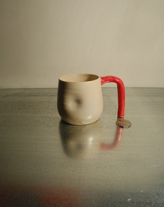 WHITE FUNKY HANDLE DIMPLE MUG 001