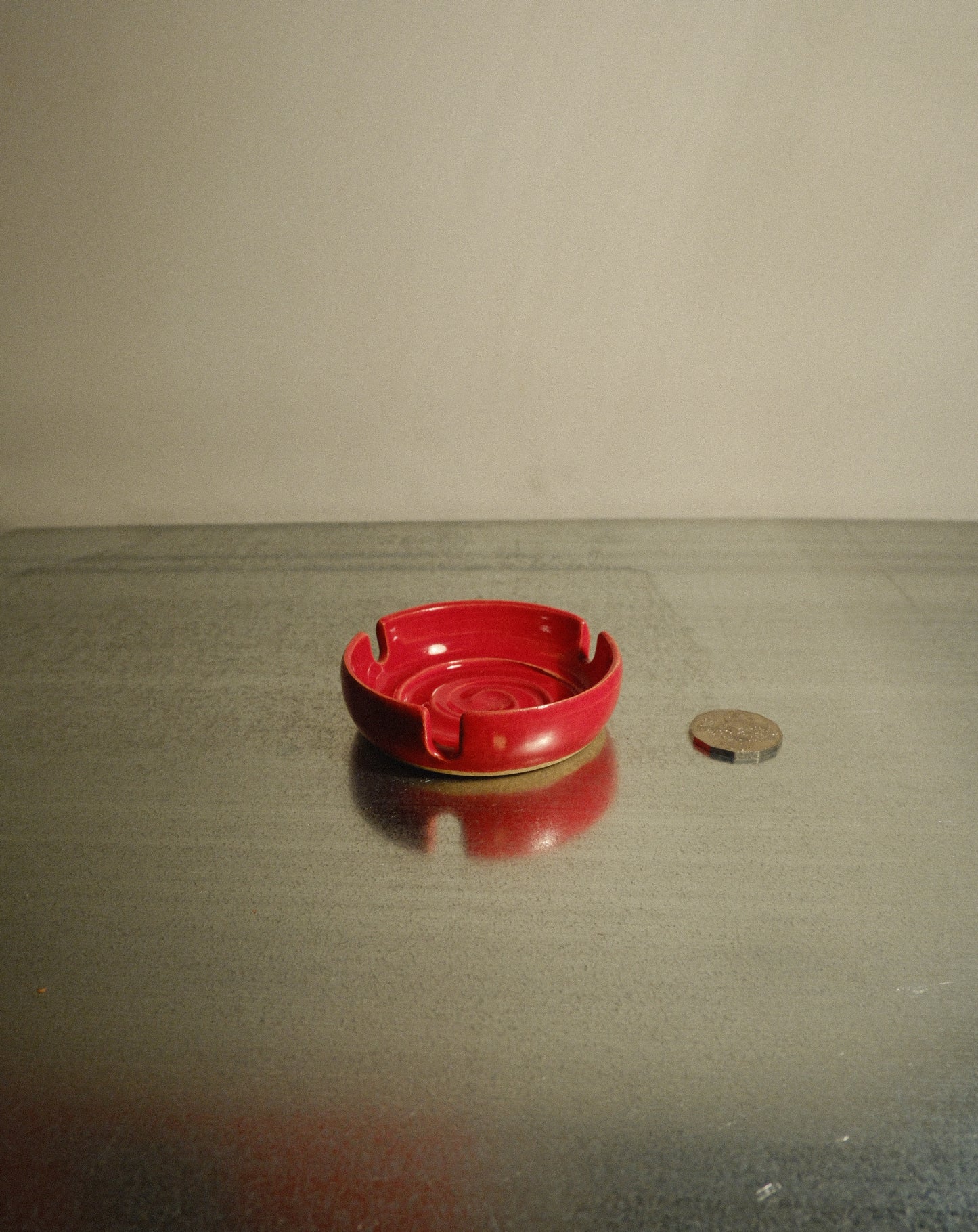 RED ASHTRAY 001