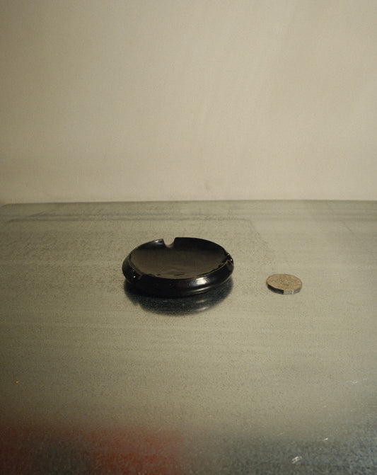 BLACK ASHTRAY 002