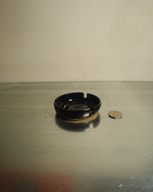 BLACK ASHTRAY 001
