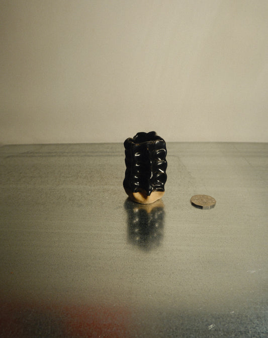 BLACK MOREL VASE 006
