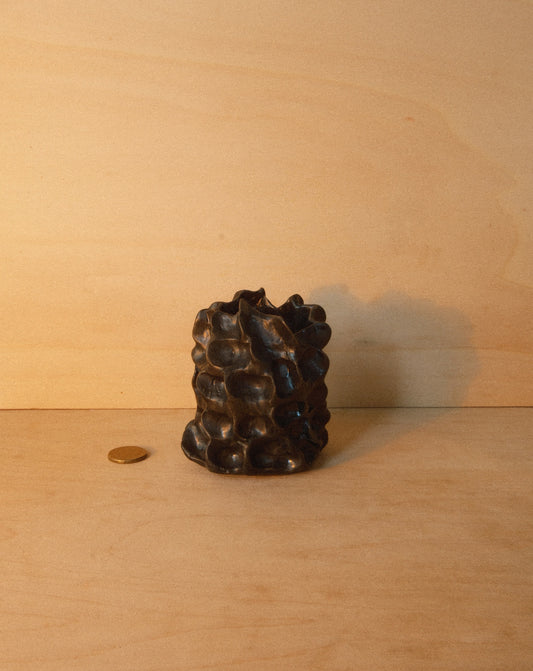 BLACK MOREL VASE 001