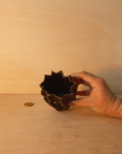 BLACK MOREL VASE 002
