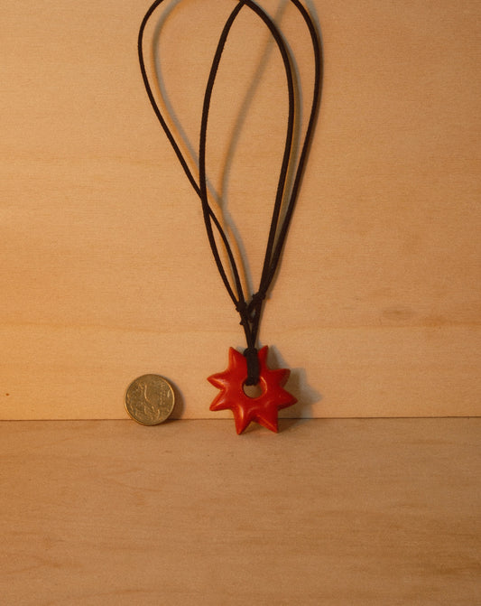 RED STAR NECKLACE 001