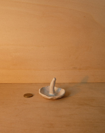 WHITE SHROOM RING DISH 001