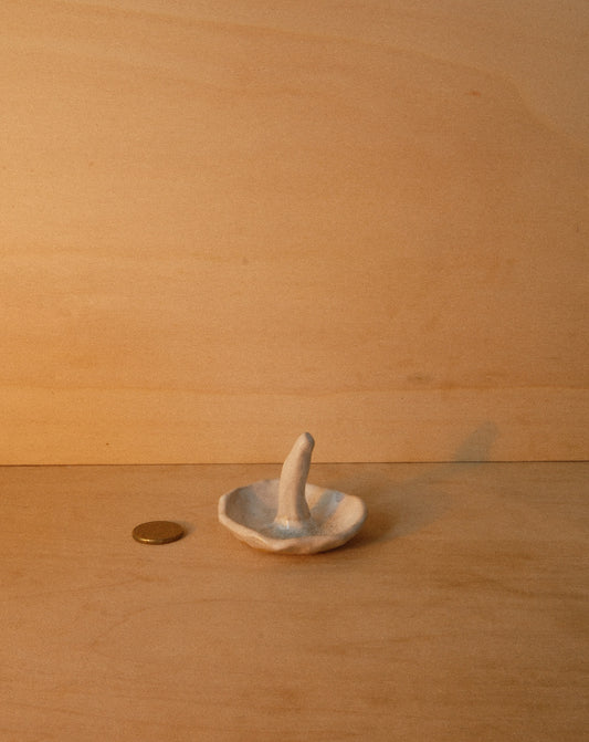 WHITE SHROOM RING DISH 001