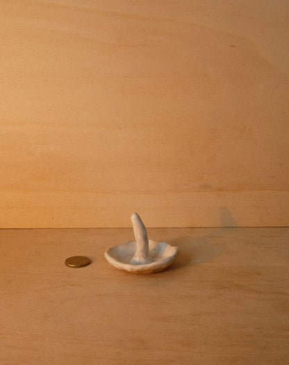 WHITE SHROOM RING DISH 001