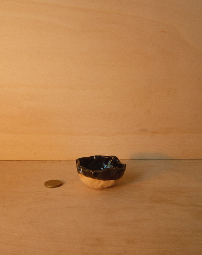 BLACK SHROOM DISH 001