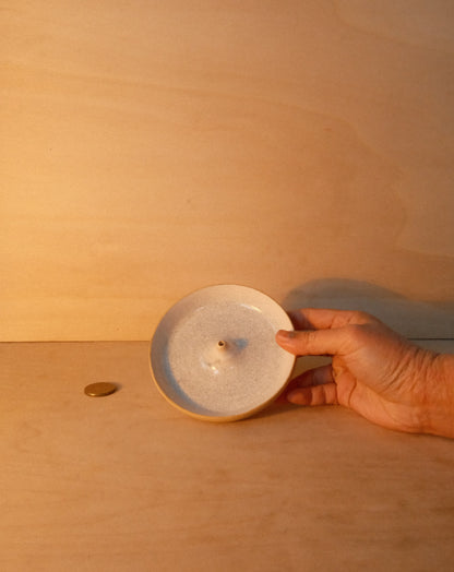 WHITE INCENSE DISH 002