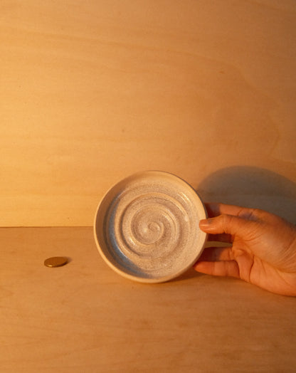 WHITE DISH 001