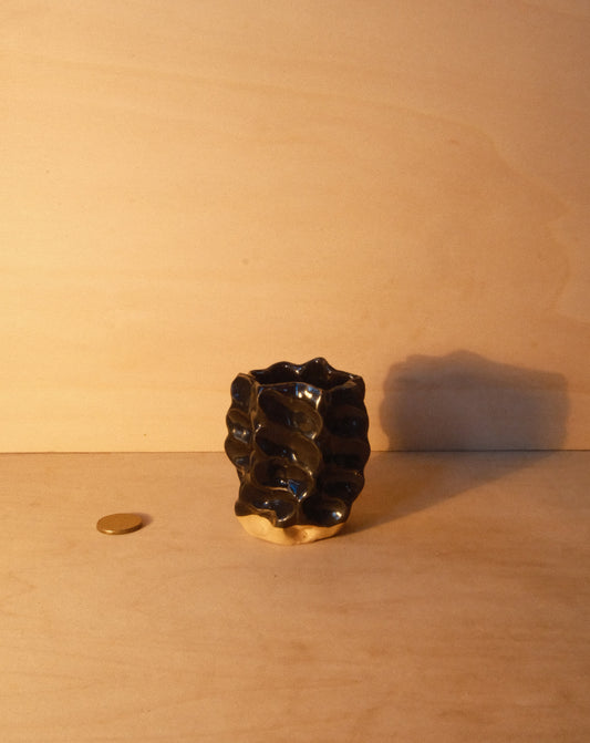 BLACK MOREL VASE 004