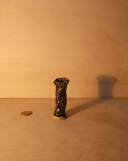 BLACK SHROOM VASE 001