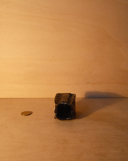 BLACK MOREL VASE 005