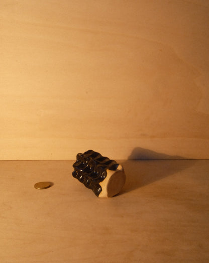 BLACK MOREL VASE 006