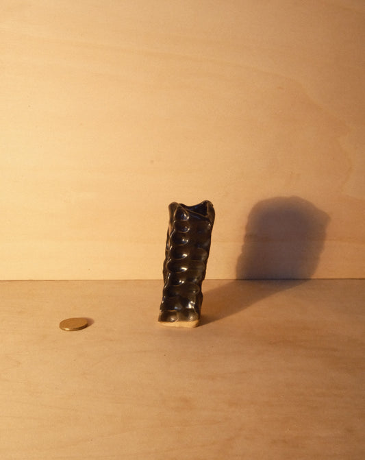 BLACK MOREL VASE 007