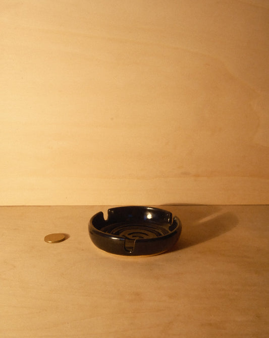 BLACK ASHTRAY 001