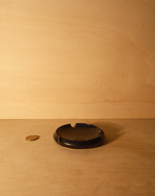 BLACK ASHTRAY 002