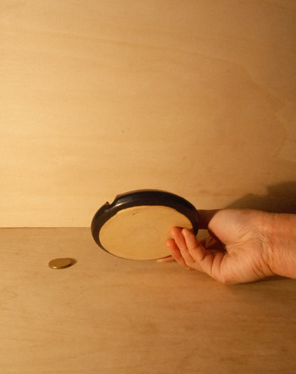 BLACK ASHTRAY 002