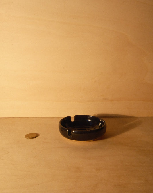 BLACK ASHTRAY 003