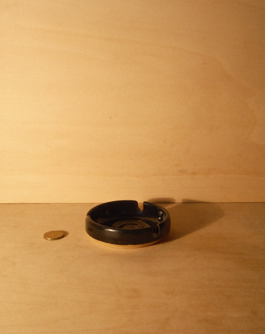 BLACK ASHTRAY 004