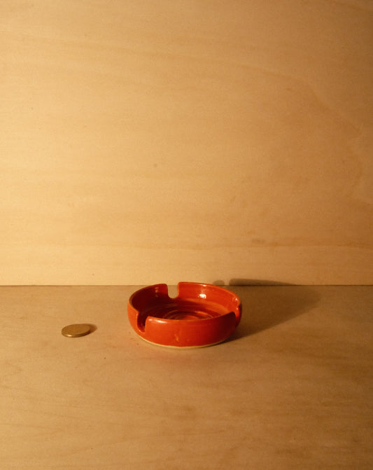 RED ASHTRAY 001