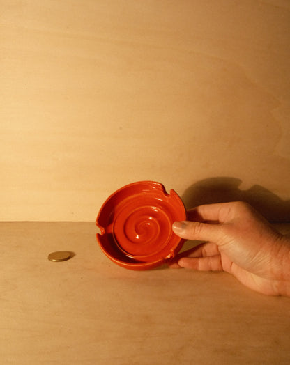 RED ASHTRAY 001