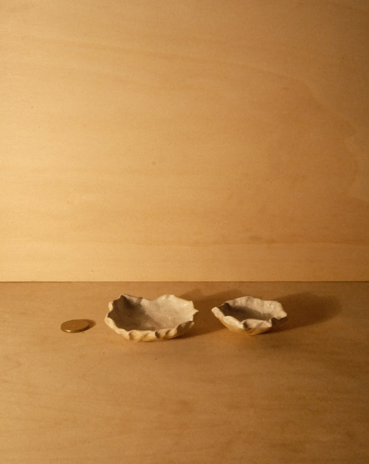 WHITE SHROOM DISH 003