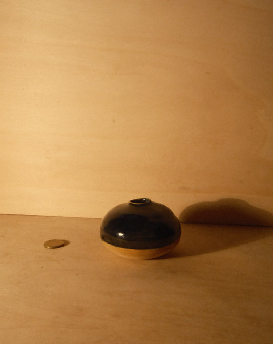BLACK BUD VASE 001